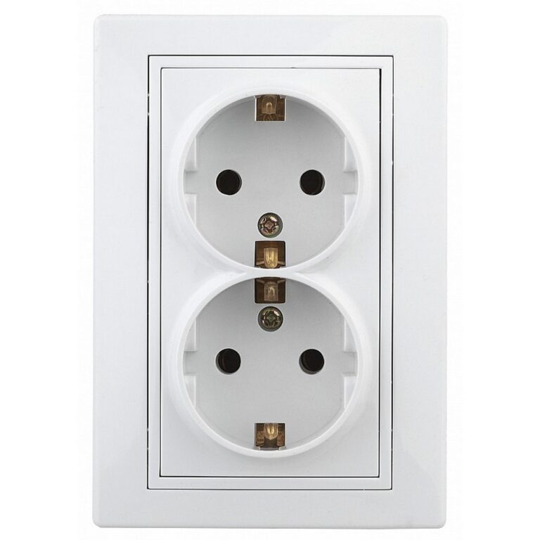 Розетка Intro Plano 1-208-01 с заземлением двойная 2X2P+E Schuko со шторками, 16А-250В, IP20, СУ, белый