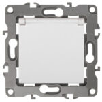 12-2103-01 ЭРА Розетка 2P+E Schuko со шторками с крышкой, 16A-250В, IP20, Эра12, белый (10/100/2800)